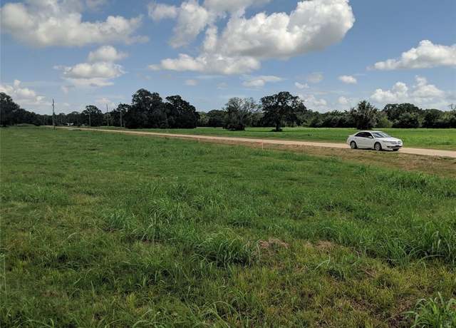 Property at 429 Pony Trl, Angleton, TX 77515