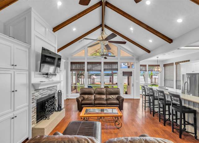 Property at 923 Paradise Ln, Montgomery, TX 77356, 4 beds, 2.5 baths