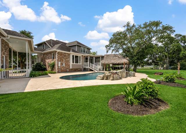 Property at 806 Quintana Roo Pl, Seabrook, TX 77586, 5 beds, 3 baths