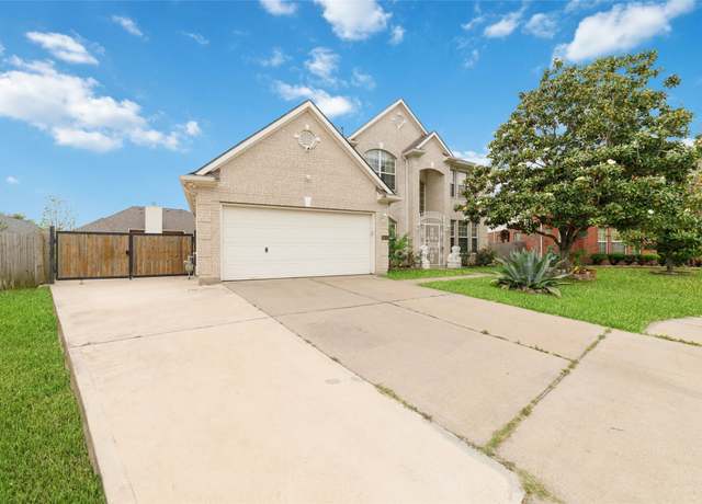 Property at 6610 Golden View Ct, Houston, TX 77083, 4 beds, 2.5 baths