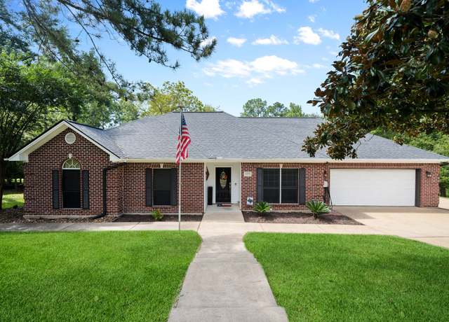 Property at 2015 East Lake Dr, Huntsville, TX 77340, 3 beds, 2 baths