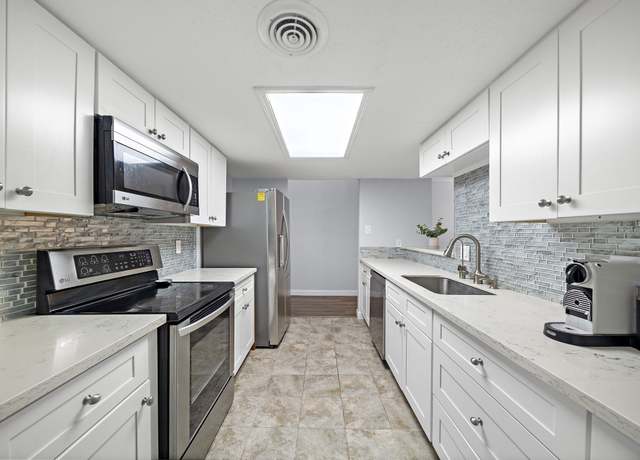 Property at 12633 Memorial Dr #83, Houston, TX 77024, 3 beds, 2 baths