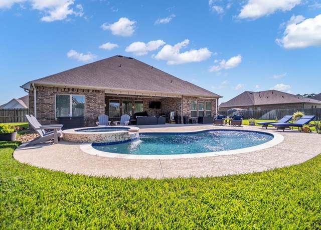 Property at 12238 Seagrape Ln, Conroe, TX 77304, 3 beds, 2.5 baths