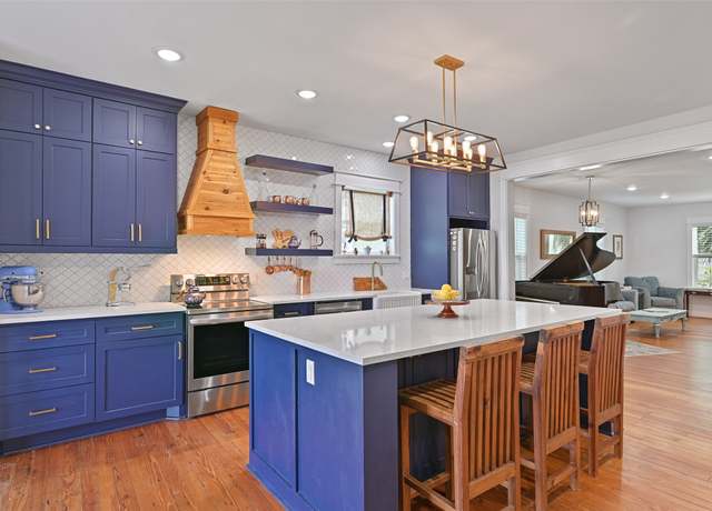 Property at 1212 Avenue L, Galveston, TX 77550, 4 beds, 3 baths