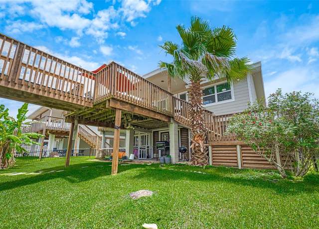 Property at 1016 Redfish St, Hitchcock, TX 77563, 3 beds, 3 baths