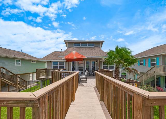 Property at 1016 Redfish St, Hitchcock, TX 77563, 3 beds, 3 baths
