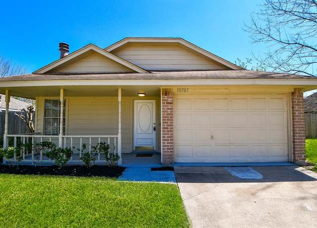 Property at 10707 Spanish Grant Dr, Sugar Land, TX 77498, 3 beds, 2 baths