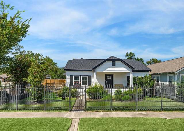 Property at 1037 E 16th St, Houston, TX 77009, 3 beds, 2 baths