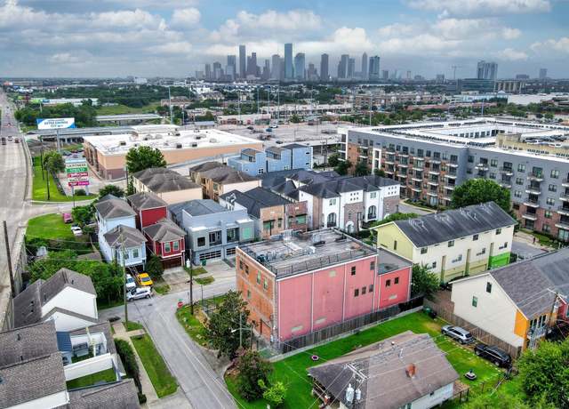 Property at 1607 E Bonner St, Houston, TX 77007, 3 beds, 3.5 baths
