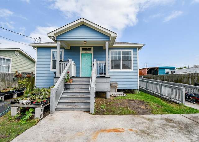 Property at 771 10th St, Dickinson, TX 77539, 3 beds, 2 baths