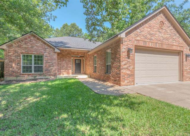 Property at 376 Rolling Hills Dr, Conroe, TX 77304, 3 beds, 2 baths