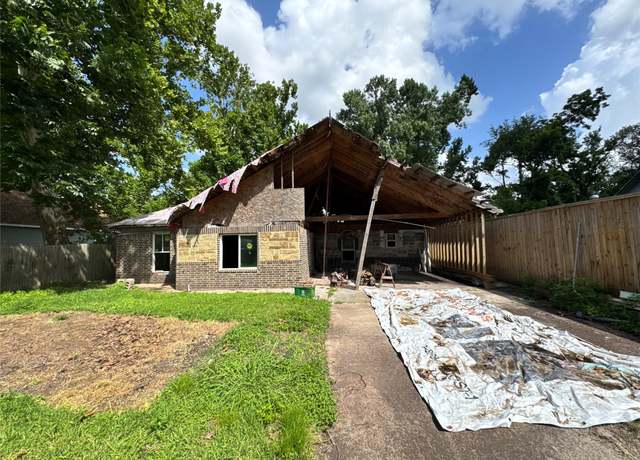 Property at 9318 Sherbourne St, Houston, TX 77016, 4 beds, 3.5 baths