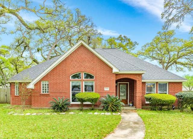Property at 604 Enchanted Oaks Dr, Angleton, TX 77515, 3 beds, 3 baths