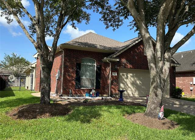 Property at 1237 Modena Dr, Pearland, TX 77581, 3 beds, 2 baths