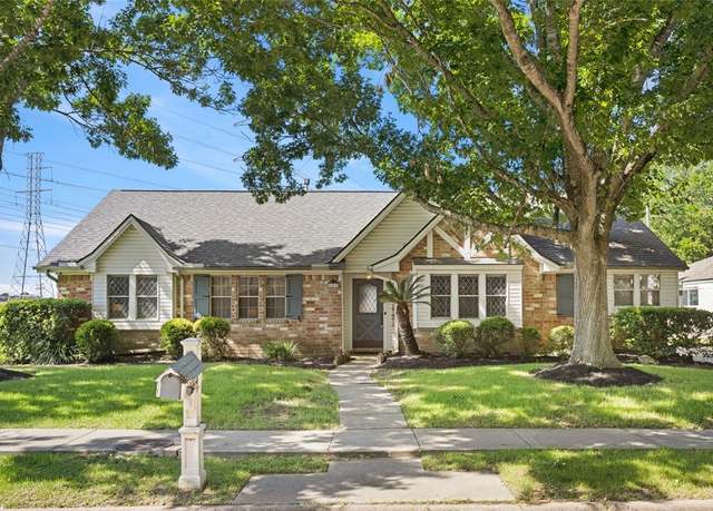 Property at 1014 Bolton Dr, Missouri City, TX 77489, 3 beds, 2 baths