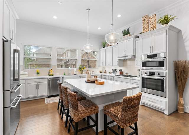 Property at 106 Golden Eye Ct, Montgomery, TX 77316, 4 beds, 4.5 baths