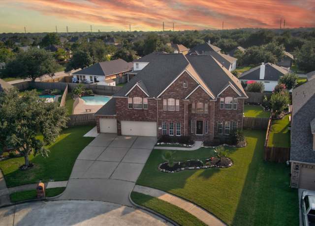Property at 2402 Leslie Ln, Deer Park, TX 77536, 5 beds, 3.5 baths
