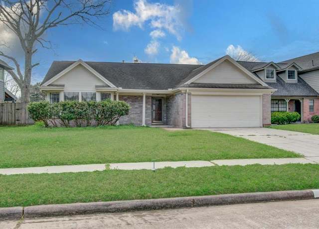 Property at 802 Apple Ln, League City, TX 77573, 3 beds, 2 baths
