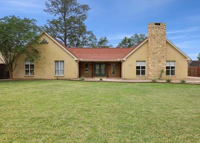 Property at 1010 Yaupon Trl, Sour Lake, TX 77659, 5 beds, 3 baths