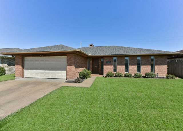 Property at 2706 E Palm Cir, Galveston, TX 77551, 3 beds, 2 baths