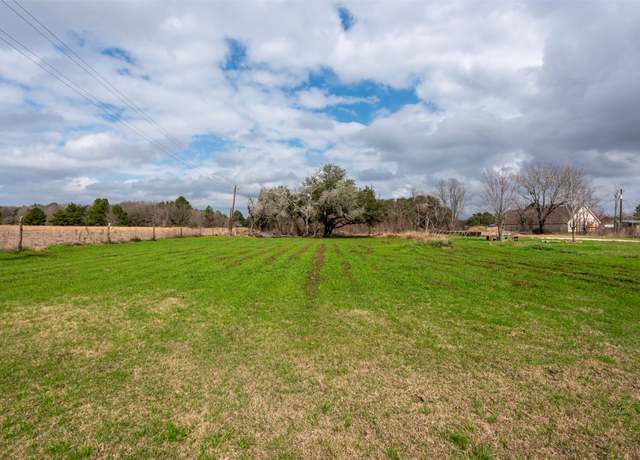 Property at 600 Sharon St, Waller, TX 77484