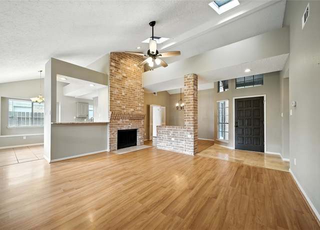 Property at 2011 Echo Rdg, Sugar Land, TX 77478, 4 beds, 2 baths
