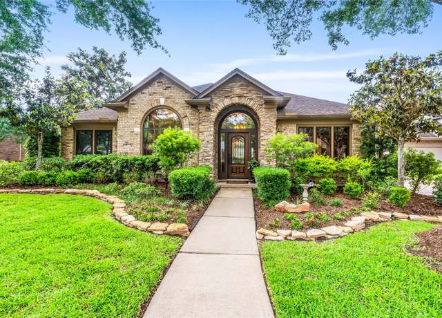 Property at 8603 Hillsboro Pl, Sugar Land, TX 77479, 3 beds, 2.5 baths