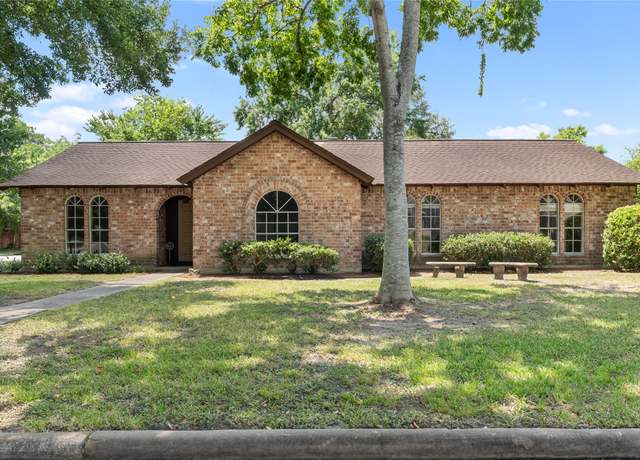 Property at 8903 Echo Valley Dr, Houston, TX 77055, 4 beds, 2.5 baths