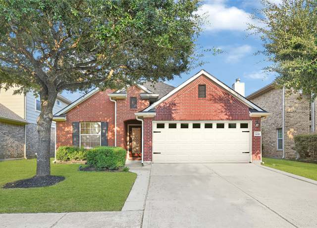 Property at 2035 Mickle Creek Dr, Houston, TX 77049, 3 beds, 2 baths