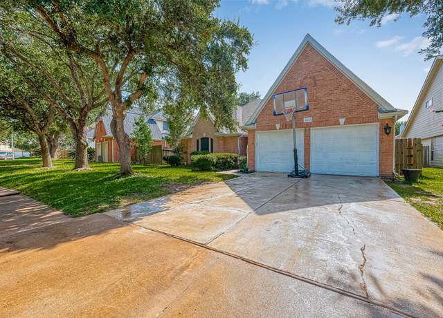 Property at 11823 Caprock Canyons Ln, Sugar Land, TX 77498, 4 beds, 2.5 baths