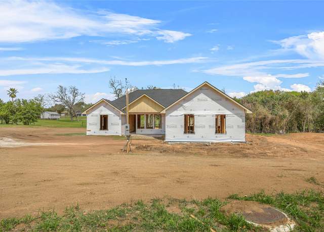 Property at 2318 Progress Dr, Brenham, TX 77833, 3 beds, 2 baths