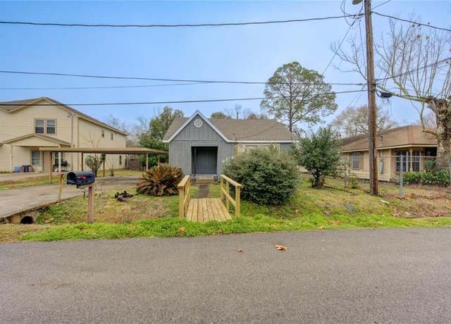 Property at 7520 E Maxroy St, Houston, TX 77088, 3 beds, 2 baths