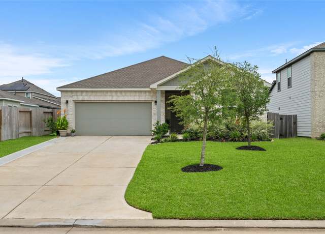 Property at 5732 Palm Flower Dr, Montgomery, TX 77316, 4 beds, 2 baths