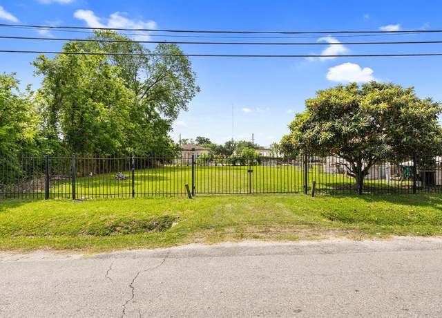 Property at 210 Van Molan St, Houston, TX 77022