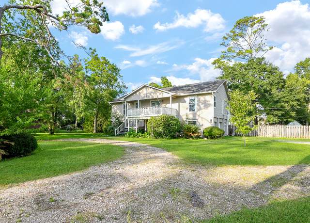 Property at 4509 Country Club Dr, Dickinson, TX 77539, 3 beds, 3 baths