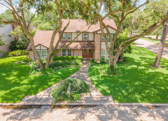 Property at 10902 Brentway Dr, Houston, TX 77070, 5 beds, 3.5 baths