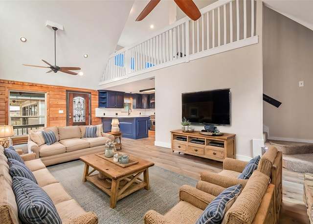 Property at 52 Hunters Creek Dr, Huntsville, TX 77340, 3 beds, 2 baths