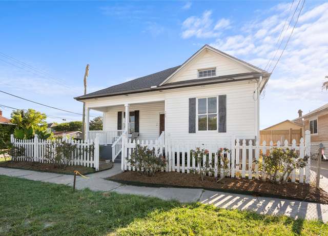 Property at 2423 37th St, Galveston, TX 77550, 3 beds, 2 baths