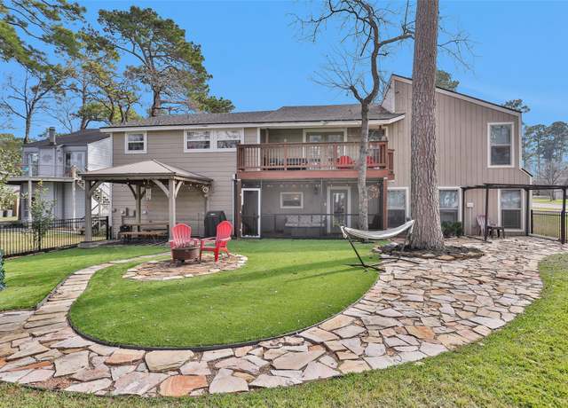 Property at 15211 Jamaica Dr, Willis, TX 77318, 4 beds, 3.5 baths