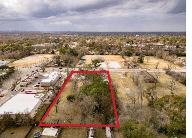 Property at 7902 Lockwood Dr, Houston, TX 77016