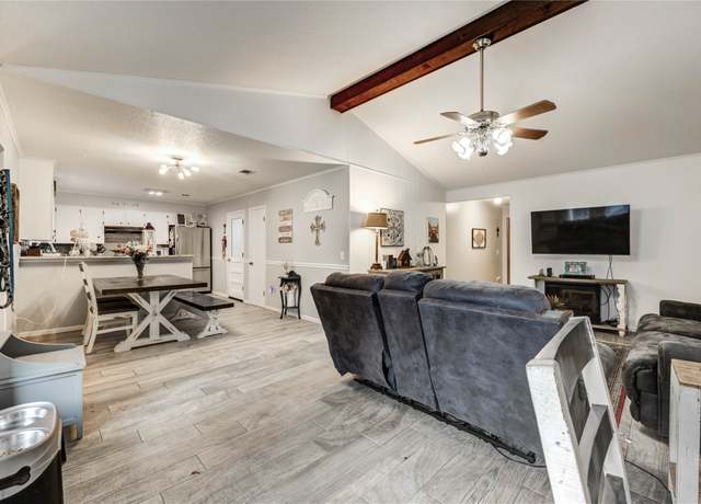 Property at 3302 Myatt Ln, El Campo, TX 77437, 4 beds, 3 baths