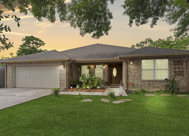 Property at 631 Apache St, Houston, TX 77022, 5 beds, 2 baths