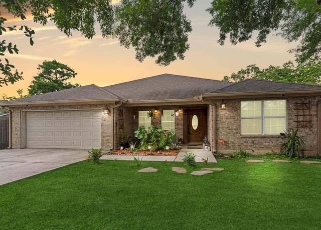 Property at 631 Apache St, Houston, TX 77022, 5 beds, 2 baths