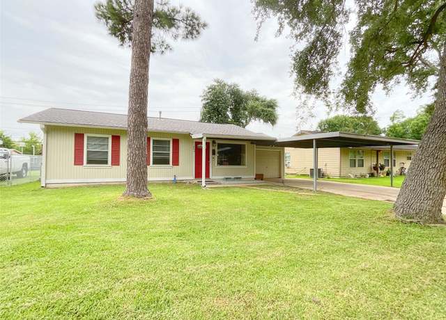 Property at 904 Boston St, Deer Park, TX 77536, 5 beds, 3 baths
