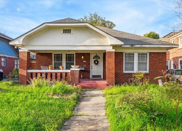 Property at 1720 W Main St, Houston, TX 77098, 3 beds, 2 baths