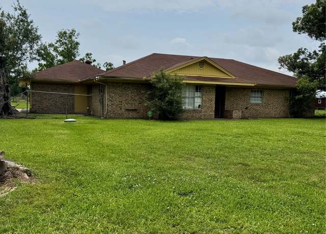 Property at 8903 Harvest Acres Dr, Manvel, TX 77578, 4 beds, 2 baths