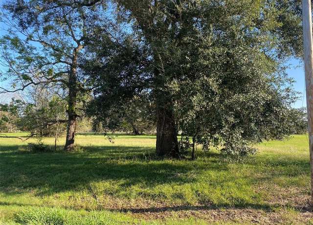 Property at 500 Rocking Horse Ct W, Angleton, TX 77515