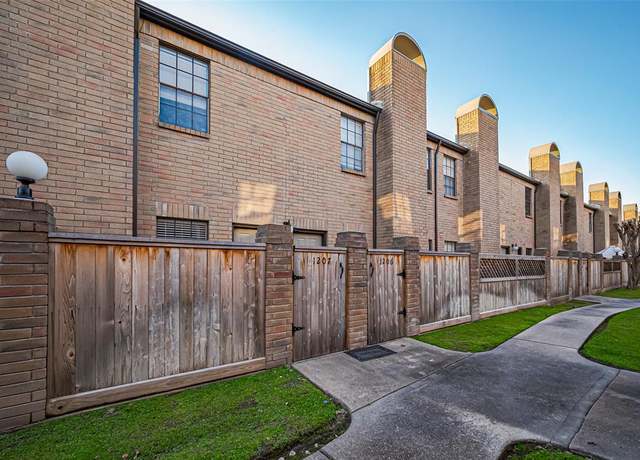 Property at 9850 Pagewood Ln #1207, Houston, TX 77042, 2 beds, 2.5 baths