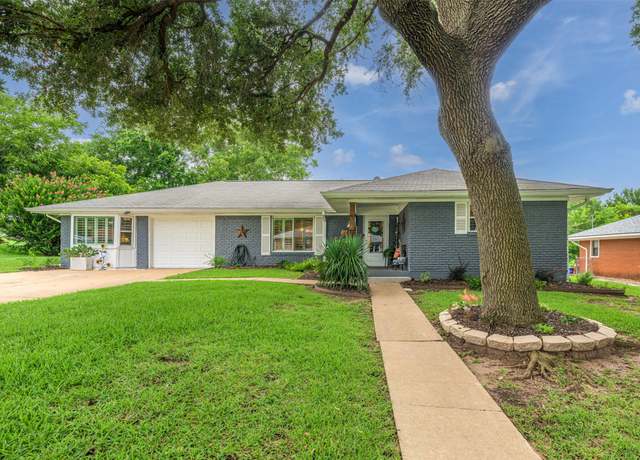 Property at 502 Spinn St, Brenham, TX 77833, 3 beds, 2 baths