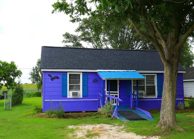 Property at 1515 N Avenue F, Freeport, TX 77541, 3 beds, 2 baths